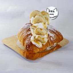 ครัวซองต์กล้วยคาราเมล อบสดใหม่ 1ชิ้น (พร้อมเสริฟครับ)