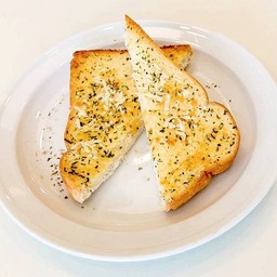 Garlic bread (ขนมปังกระเทียม)
