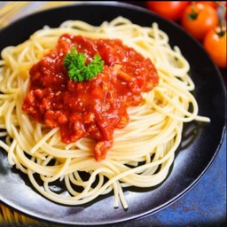 สปาเก็ตตี้ซอสมะเขือเทศไก่