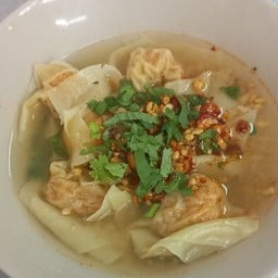 เกี๊ยวกุ้งต้มยำ