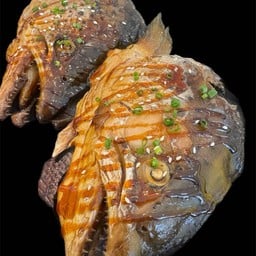 หัวปลาแซลมอนย่างซีอิ๊ว