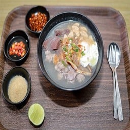 แซมมี่อาหารตามสั่ง ( กระเพราหมูกรอบ )