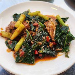 คะน้าปลากระป๋อง