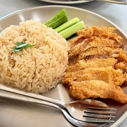 ข้าวไก่ทอด น้ำจิ้มไก่ [เมนูขายดี]