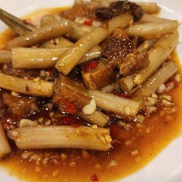 ไหลบัวหมูกรอบ