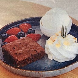 บราวนี่เวรี่เบอรี่Xไอศกรีม