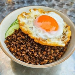  ข้าวหมูสับผัดหม่าล่า ไข่เป็ดดาว