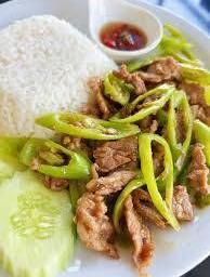 ข้าวเนื้อผัดพริกหยวก