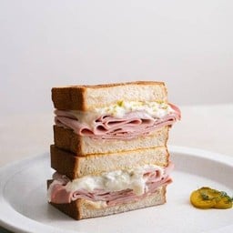 Mortadella, stracciatella and peppers