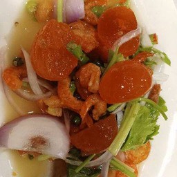 ยำกุ้งแห้ง+ไข่แดง