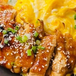 ข้าวไข่ข้นหน้าไก่ย่างซอสเทริยากิ