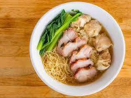 บะหมี่เกี๊ยวหมูแดง