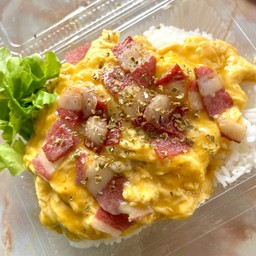 ข้าวไข่ข้นเบคอนชีส