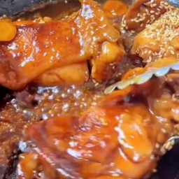 ไก่หมักซอลราดข้าว