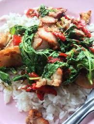 ข้าวกระเพราหมูแดง