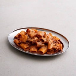 Oven-flamed sugo alla vodka