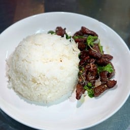ข้าวกะเพราหมูแดดเดียว