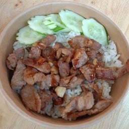 ข้าวหมูชิ้นทอดกระเทียม