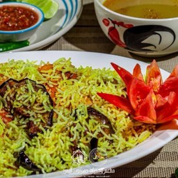 Quarter Chicken With Maqloobah Rice ربع مقلوبة 