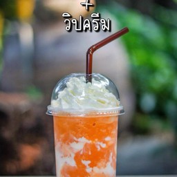 ชานมเย็นปั่นลายหินอ่อนวิปครีม