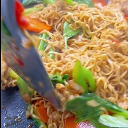 มาม่าผัดขี้เมาเนื้อสับ