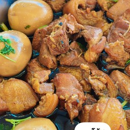 ขาหมูไข่พะโล้ (ราดข้าว)