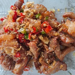 (ราคาต่อชุด) หมูแดดเดียว ทอดพริกกระเทียม