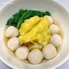 เกี๊ยวน้ำลูกชิ้นหมู