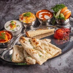 Pizza Naan With Yoghurt And Curry , Massaman Curry , Masala Curry