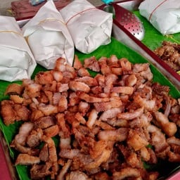 สามชั้นทอดน้ำปลากับข้าว
