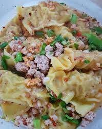 เกี๊ยวน้ำต้มยำหมูสับ