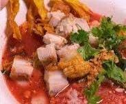เกี๊ยวน้ำเย็นตาโฟหมูแดง หมูกรอบ