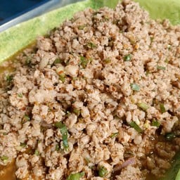 ข้าวเหนียวลาบหมู