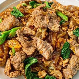 ผัดซีอิ๋วหมูเส้นใหญ่