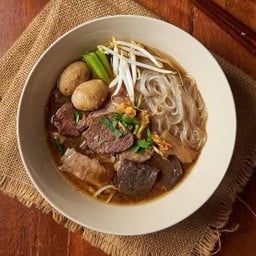 ก๋วยเตี๋ยวเนื้อเส้นเล็ก