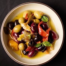 VEG Marinated Olives
