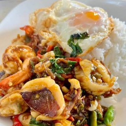 กระเพราทะเล+ไข่ดาว