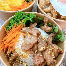 ข้าวหมูกระเทียม