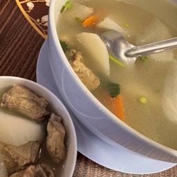 แกงจืดหัวไชเท้าซี่โครงหมู