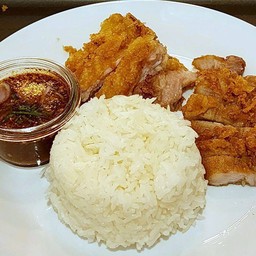 ข้าวหมูสามชั้นทอด + ไก่ทอด