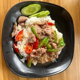 แม่กิมให้ ราดหน้าข้าวหมูทอด