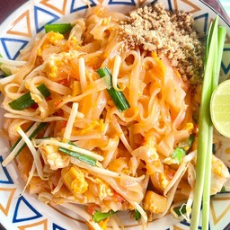 ผัดไทยหลังบ้าน (PADTHAI)