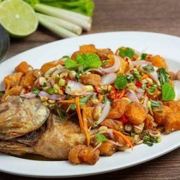 ปลานิลทอดสมุนไพรยำมะม่วง ชุดกลาง