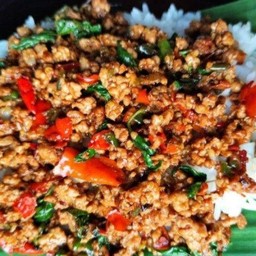 กระเพราหมูพริกแห้ง