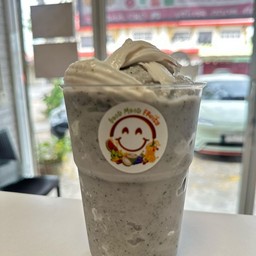 สมูทตี้มะพร้าวนมสดงาดำ