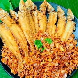 ปลาทรายทอดกระเทียม