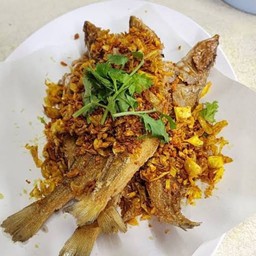 ปลาทรายทอดขมิ้น 220฿