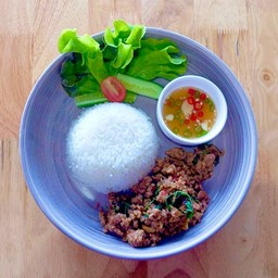 ข้าวกะเพราพริกแห้งไก่