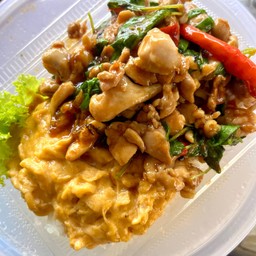 ข้าวไข่ข้นกะเพราไก่