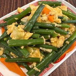 ดอกกระเทียมผัดไข่